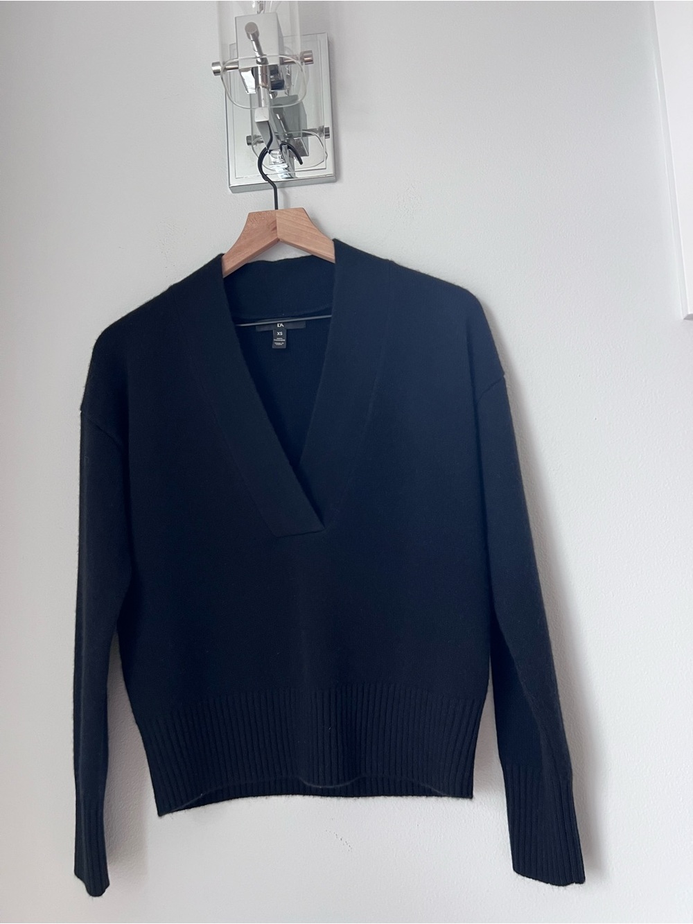 Banana Republic Black Deep V-Neck cashmere Sweater XS